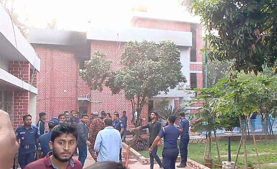 মেহেরপুরে পুলিশ সুপারের বাসভবনে আগুন