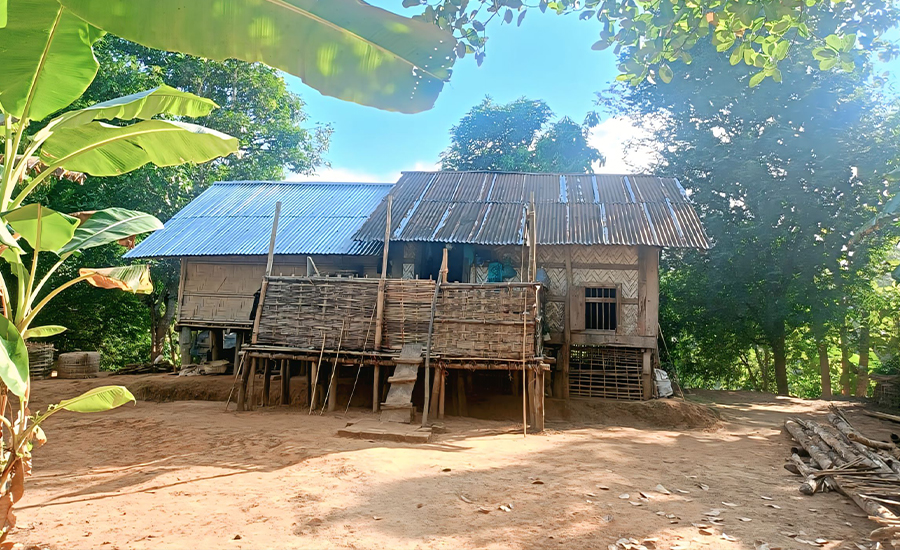 আধুনিকতার ছোঁয়ায় হারিয়ে যাচ্ছে শতবর্ষের ঐতিহ্য, পাহাড়ের মাচাংঘর