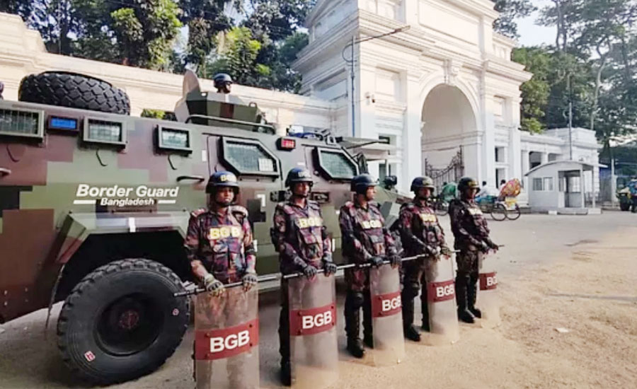 ট্রাইব্যুনালে কড়া নিরাপত্তা, রাজধানীজুড়ে বিজিবি-পুলিশ-সেনাবাহিনীর টহল