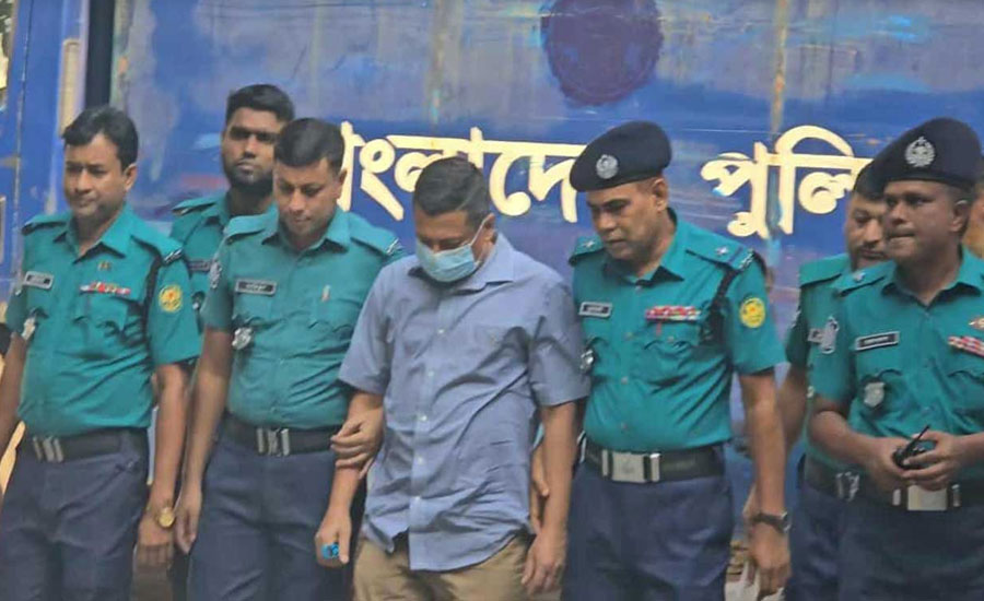 জুলাই গণহত্যা : ট্রাইব্যুনালে আনা হয়েছে সাবেক আইজিপি মামুনকে