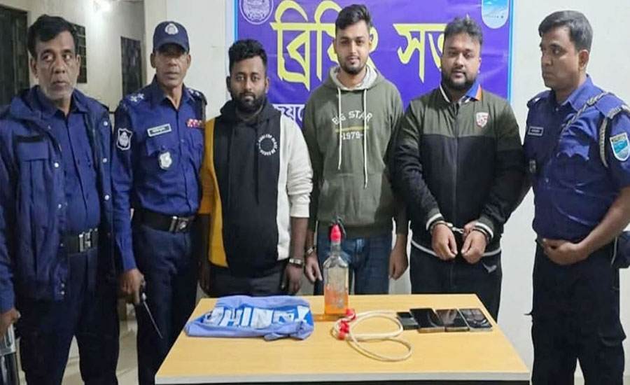 গাজীপুর সদরে পেট্রোল বোমা সহ আটক ৩