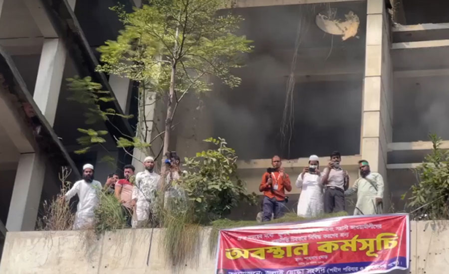 আওয়ামী লীগের কেন্দ্রীয় কার্যালয়ে আগুন