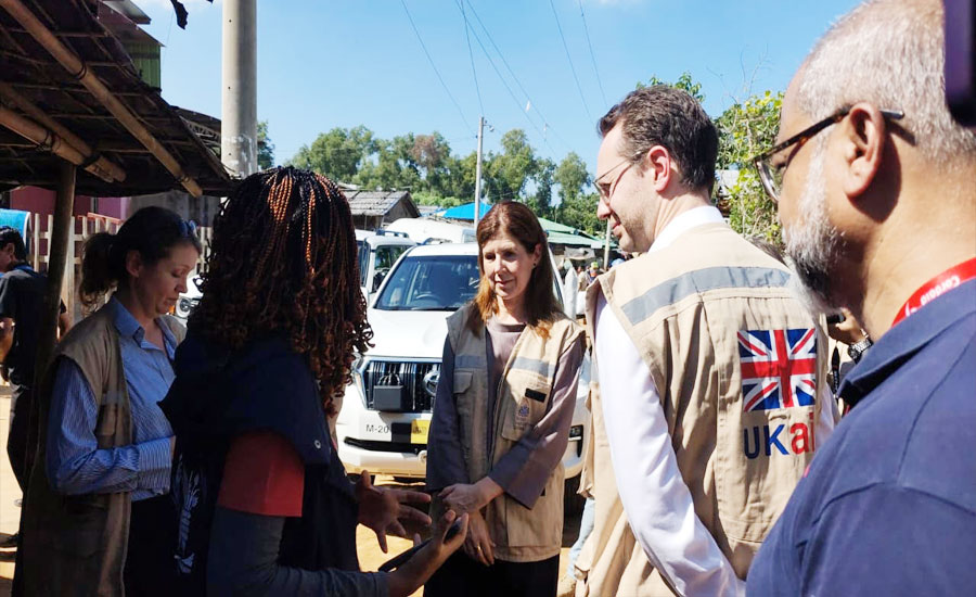 রোহিঙ্গা ক্যাম্পে যুক্তরাজ্যের উন্নয়ন মন্ত্রীর শিক্ষা ও নারী উন্নয়ন কর্মসূচি 