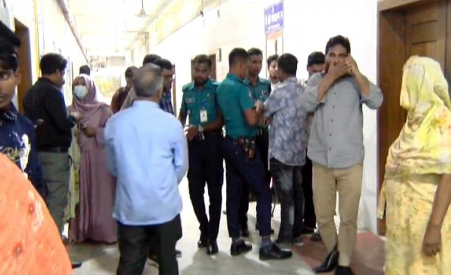 রাজশাহীতে বাসায় ঢুকে বিচারকের ছেলেকে ছুরিকাঘাতে হত্যা, স্ত্রী আহত!