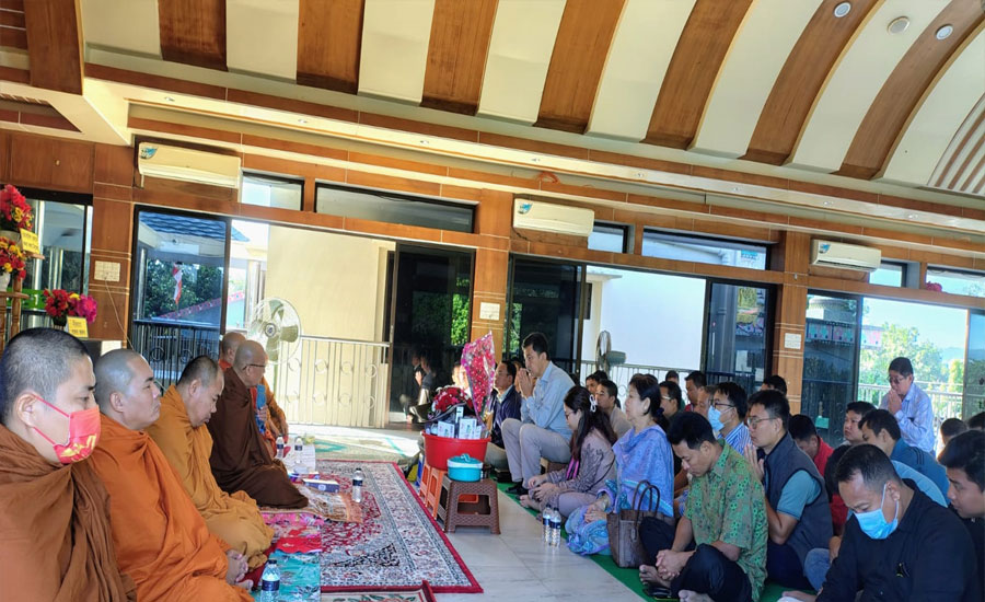 রাজবন বিহারে খালেদা জিয়ার আরোগ্য কামনায় দীপেন দেওয়ান