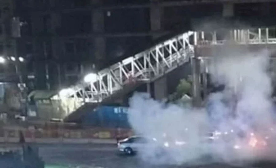 রাতভর রাজধানী ও দেশের বিভিন্ন পয়েন্টে ককটেল বিস্ফোরণ-বাসে আগুন