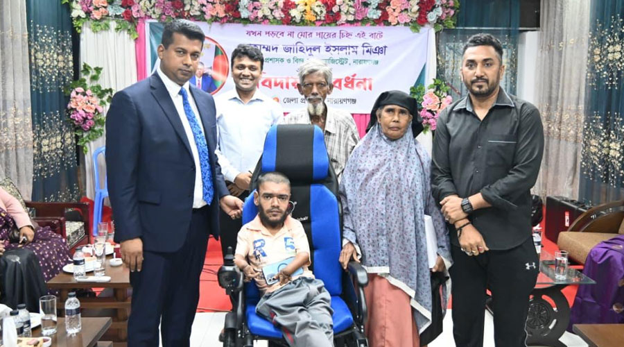 বিদায়ের আগে শেষ মুহূর্তেও মানবিকতার ছাপ রেখে গেলেন ডিসি জাহিদুল ইসলাম