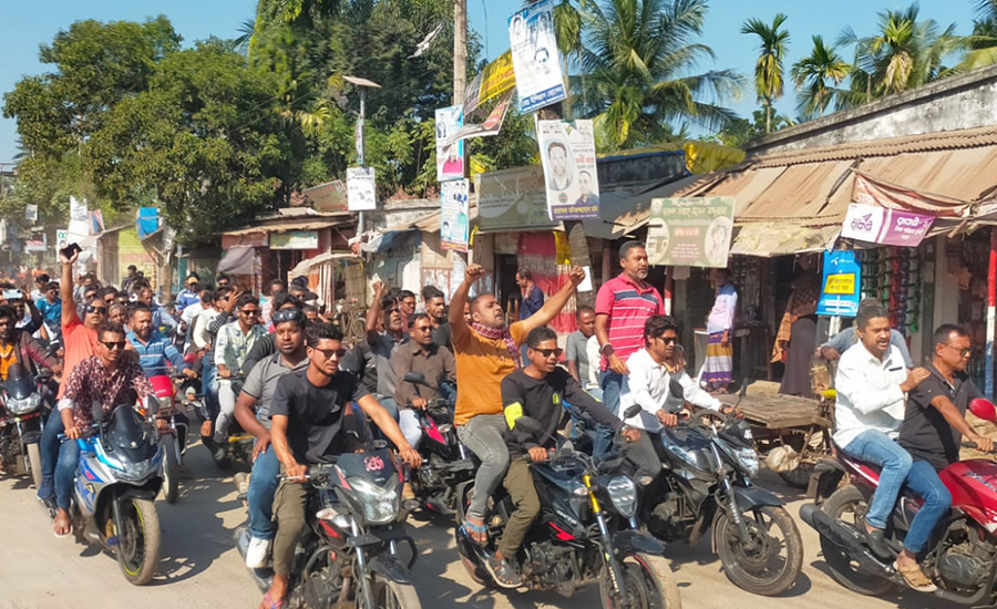 শেখ হাসিনার বিরুদ্ধে আদালতের রায়কে স্বাগত জানিয়ে পাইকগাছায় বিএনপির মিছিল 
