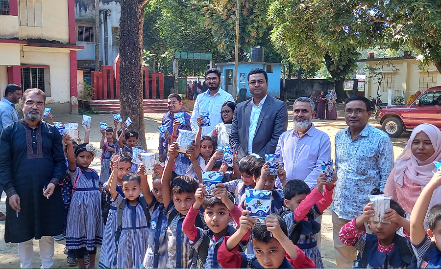 শেরপুরে প্রাথমিক শিক্ষার মান উন্নয়নের লক্ষ্যে ফিডিং কর্মসূচির উদ্বোধন