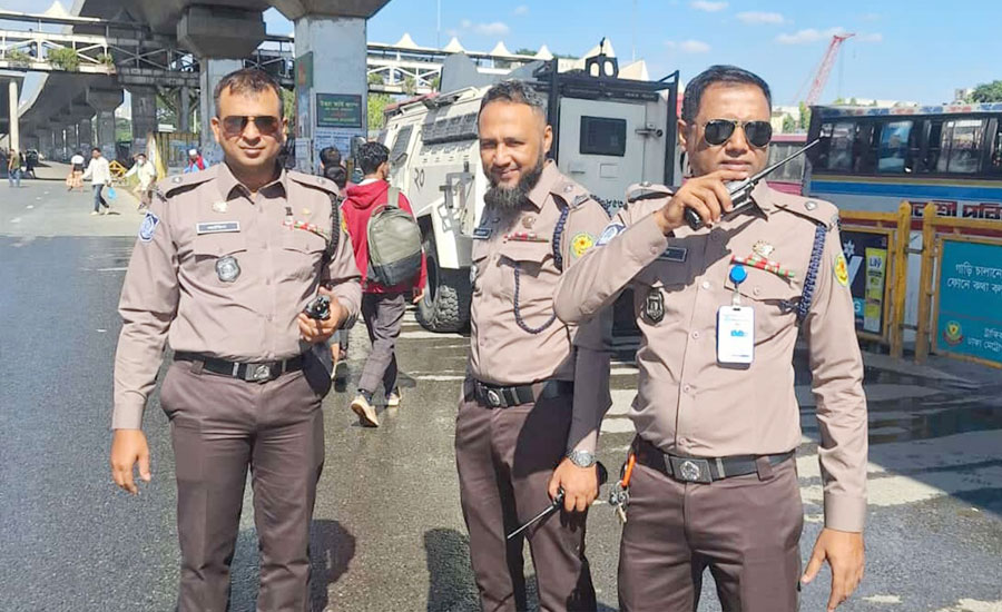 পুলিশের নতুন ইউনিফর্ম : ভেতরে-বাইরে মিশ্র আলোচনা