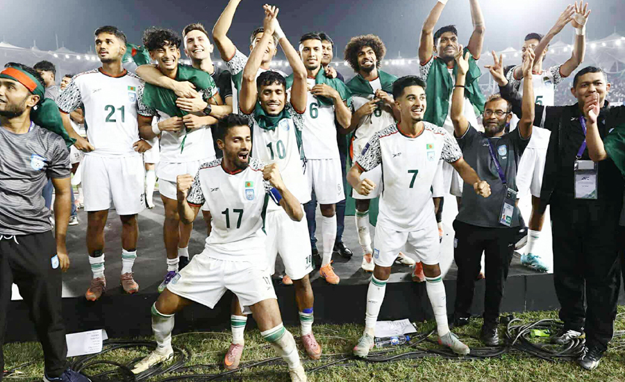 ‘লজ্জার’ হার আখ্যা ভারতীয় গণমাধ্যমের, সমর্থকরা বলছেন ভারত ‘শেষ’!
