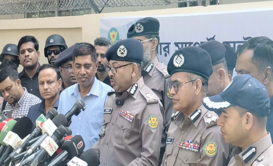 আমার অফিসারদের সঙ্গে খারাপ আচরণ করবেন না : ডিএমপি কমিশনার