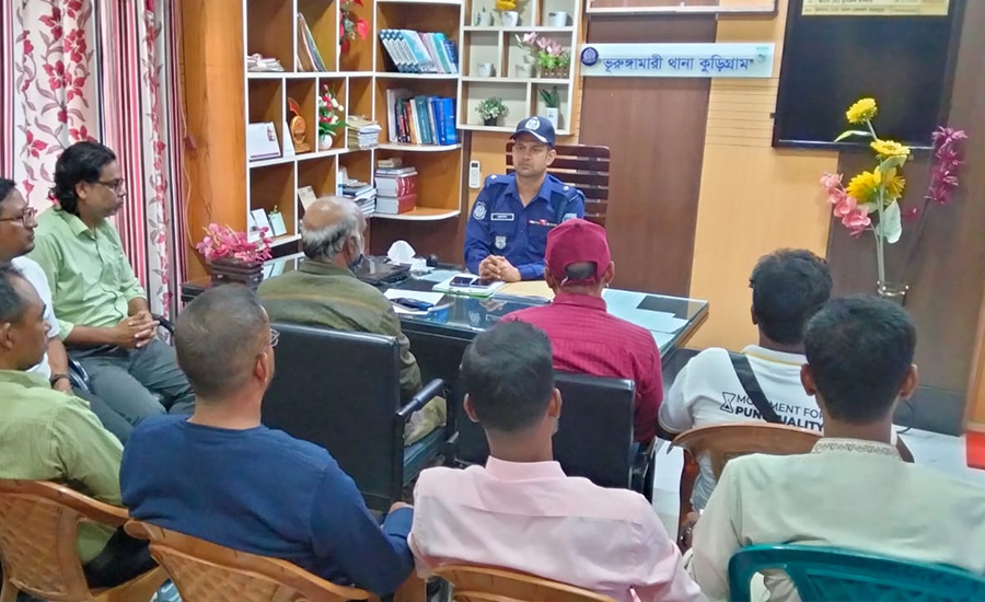 অপপ্রচারের বিরুদ্ধে ভূরুঙ্গামারী ওসির প্রেস ব্রিফিং