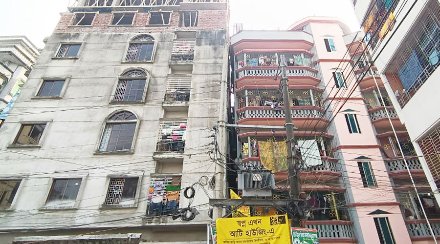 ভূমিকম্পে সিদ্ধিরগঞ্জে স্কুলসহ ১৪ ভবনে ফাটল