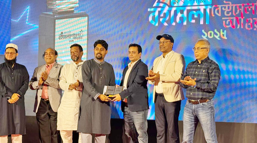 ফিকশন বিভাগে রকমারি বেস্টসেলার অ্যাওয়ার্ড পেলেন রাহিতুল ইসলাম