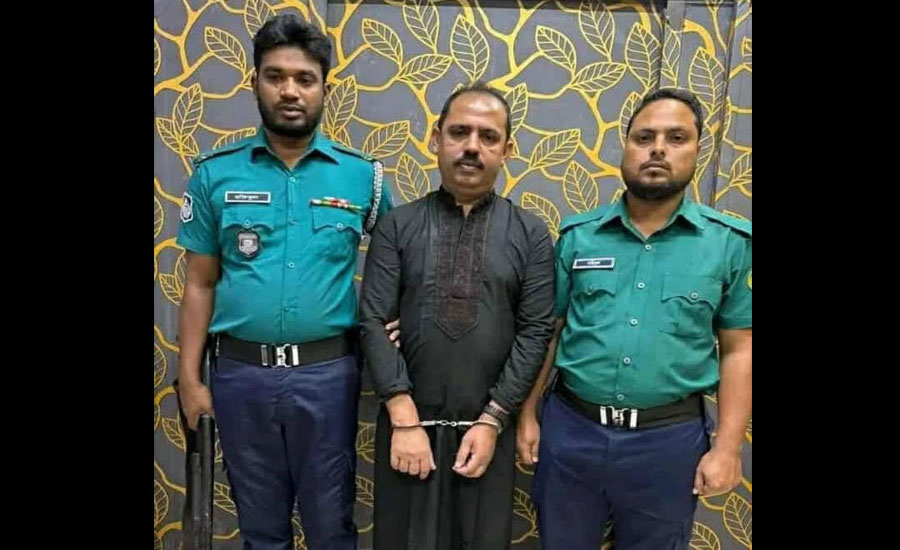 সোনারগাঁ উপজেলা আওয়ামীলীগের সহ-সভাপতি ও ইউপির সাবেক চেয়ারম্যান মোশারফ ওমর গ্রেফতার