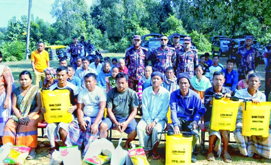 পানছড়িতে দুঃস্থ কৃষকদের মাঝে সার–বীজ উপকরণ বিতরণ করল লোগাং জোন বিজিবি