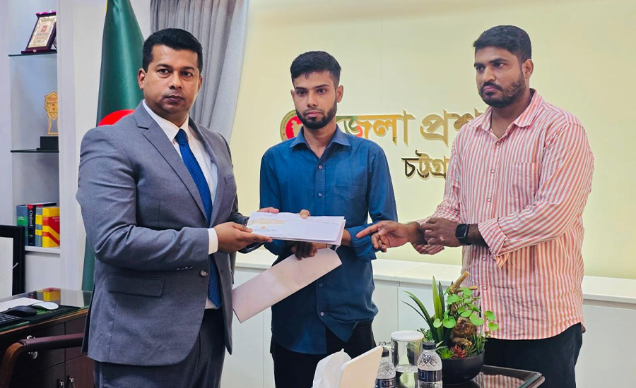 মুক্তিযোদ্ধার পাশে মানবিক ডিসি জাহিদুল