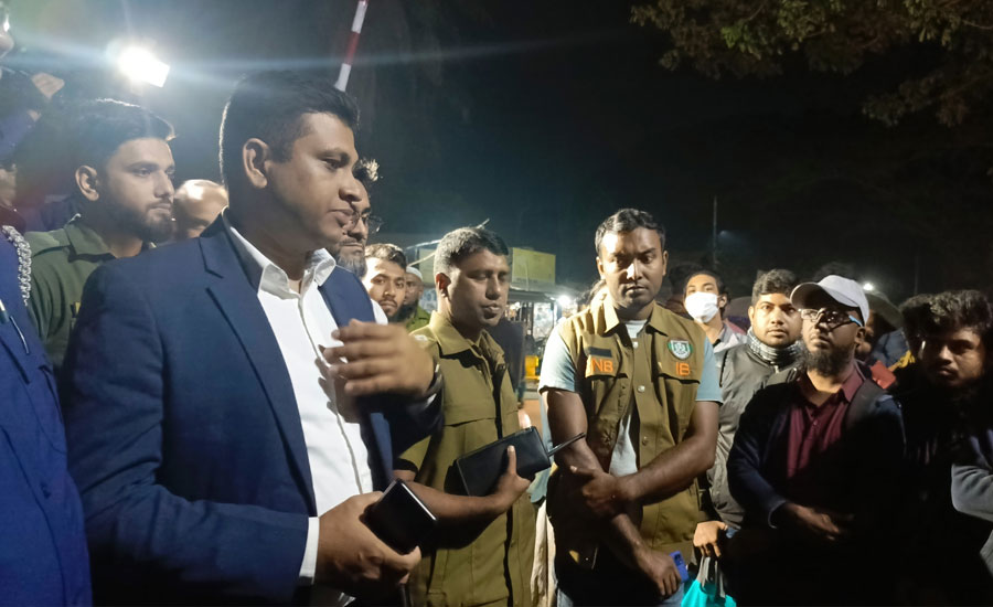 প্রায় ৯ঘণ্টা পর বাকৃবিতে রেললাইন অবরোধ প্রত্যাহার