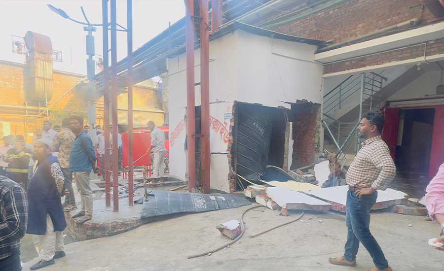 সোনারগাঁয়ে চৈতী ইন্ডাস্ট্রিয়াল পার্কে হাইড্রোজেন পার অক্সাইড বিস্ফোরণ
