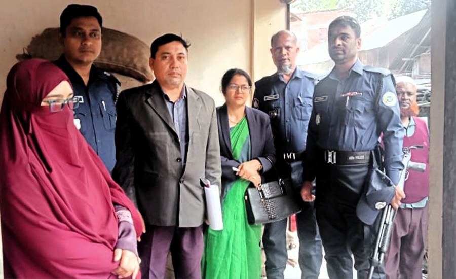 উজিরপুরের শিকারপুর বাজারে ভোক্তা অধিদপ্তরের মোবাইল কোর্ট, ৬ প্রতিষ্ঠানকে জরিমানা
