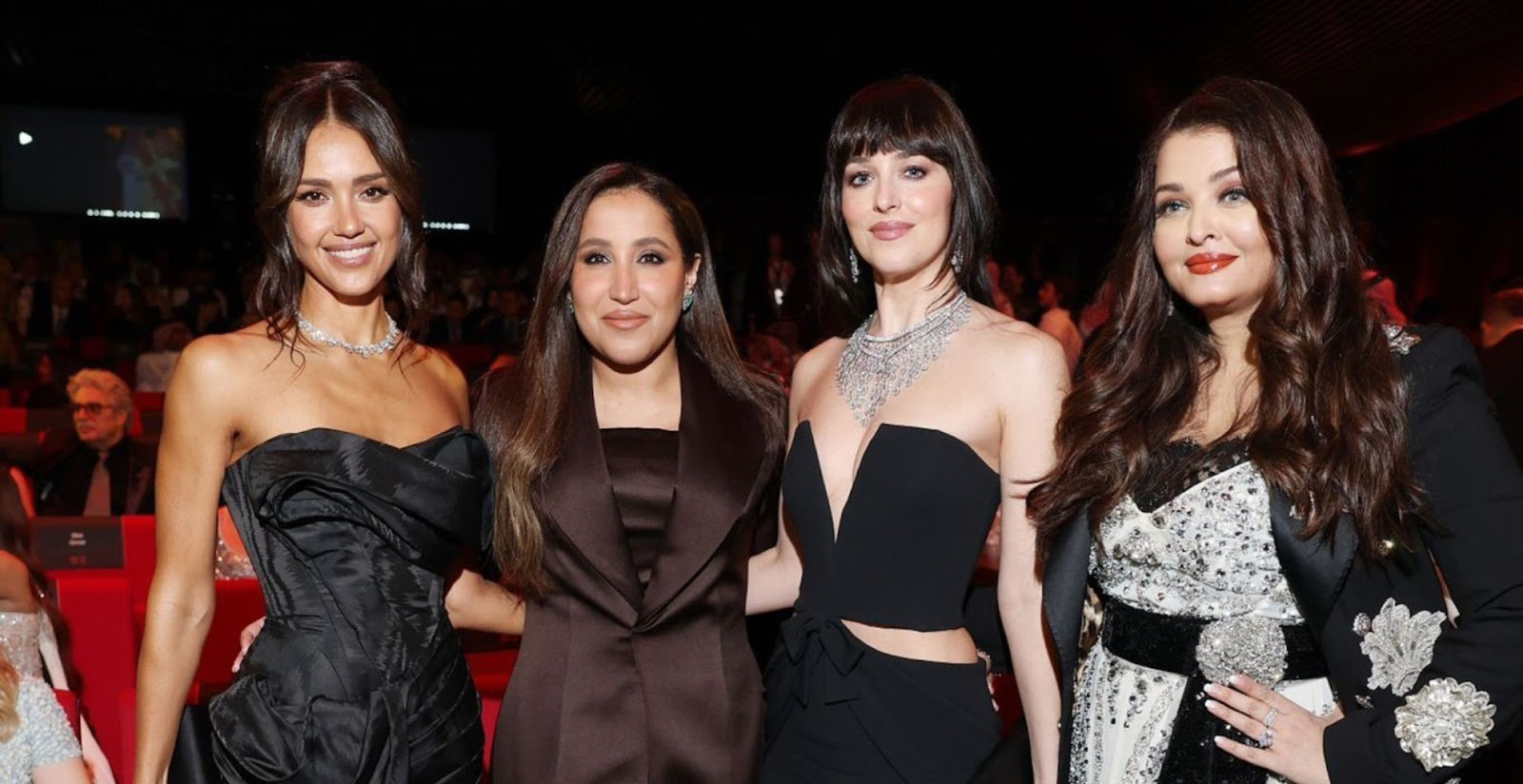 রেড সি উৎসবে ঐশ্বরিয়ার রাজকীয় উপস্থিতি, ডাকোটা-জেসিকার সঙ্গে ছবি ভাইরাল