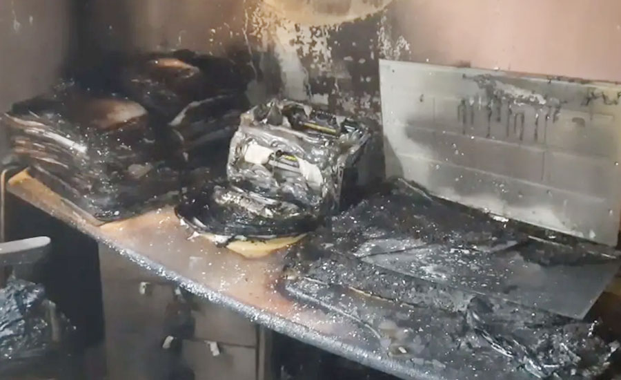 এসিল্যান্ড-সাবরেজিস্ট্রি অফিসে পেট্রোল বোমা নিক্ষেপ