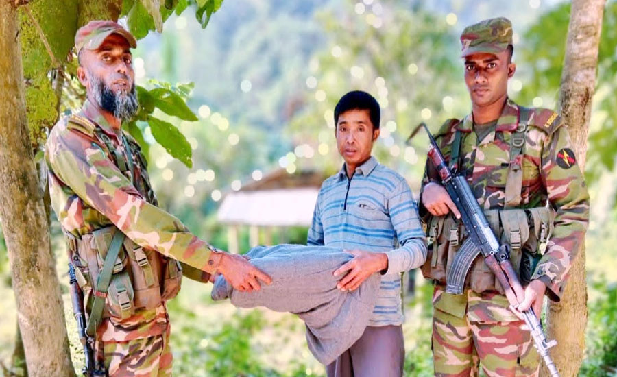 দীঘিনালার দুর্গম এলাকায় সেনাবাহিনীর শীতবস্ত্র সহায়তা