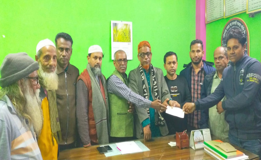 পাইকগাছা বাজার বস্ত্র ব্যবসায়ী সমবায় সমিতির মরণোত্তর চেক প্রদান 