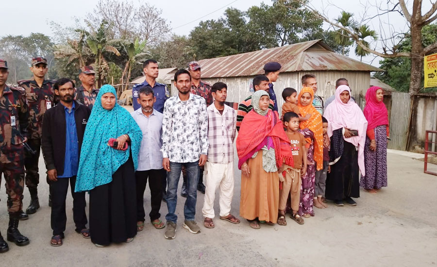 ১৩ মাস পর দেশে ফিরলেন ৬ জেলে, কান্নায় ভেঙে পড়ল স্বজনদের বুক