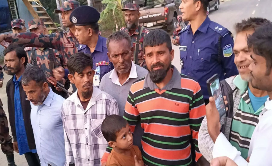 ১৩ মাস পর দেশে ফিরলেন ৬ জেলে, কান্নায় ভেঙে পড়ল স্বজনদের বুক