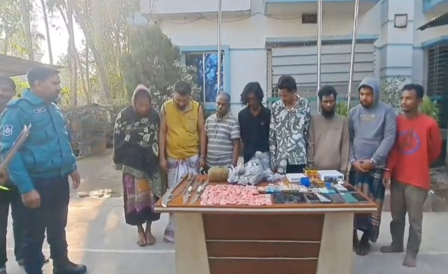 কাশিমপুরে যৌথ বাহিনীর অভিযানে ৮ মাদক ব্যবসায়ী গ্রেপ্তার