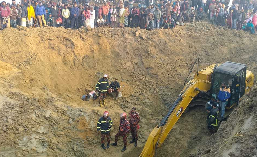 ৩৫ ফুট গভীরেও শিশু সাজিদকে পাওয়া যায়নি, উদ্ধার অভিযান চলছে