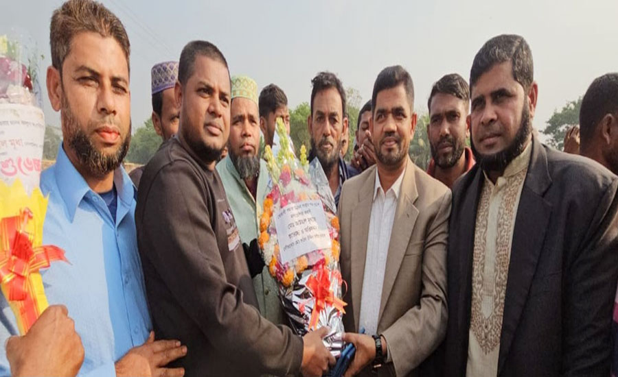 মায়ের স্বপ্ন পূরণে হেলিকপ্টার যোগে বাড়িতে ফেরলেন প্রবাসী: মো:আউয়াল মৃধা