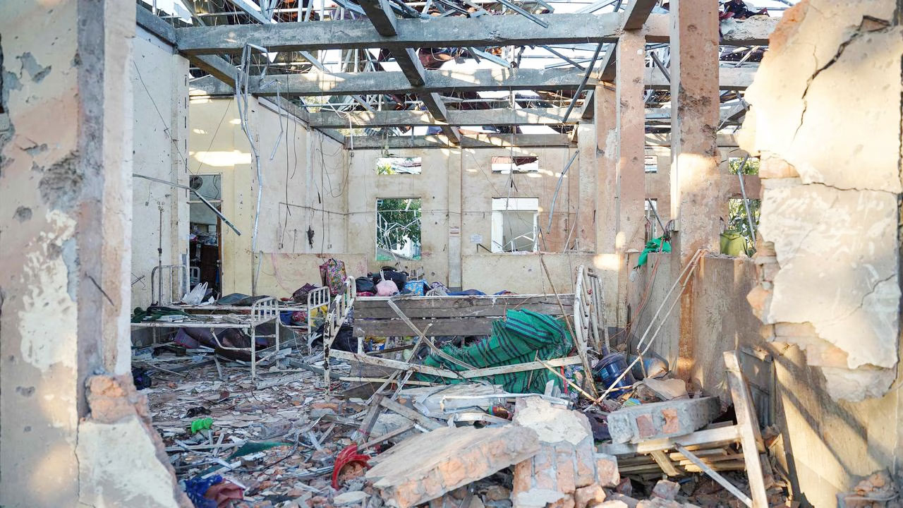 মিয়ানমারের রাখাইনে হাসপাতালে জান্তার বিমান হামলা নিহত ৩১