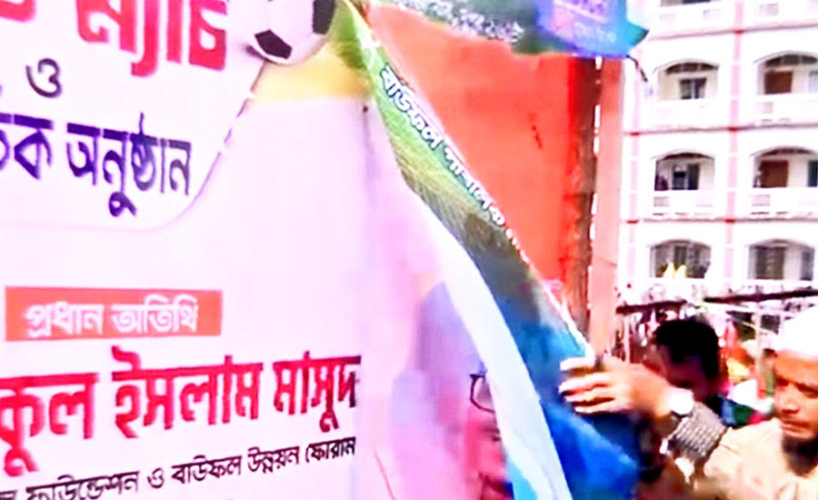 সরকারি নির্দেশনা মেনে বাউফলে সমাবেশ স্থগিত, ব্যানার-পোস্টার নিজ হাতে সরালেন জামায়াত প্রার্থী ড.মাসুদ 