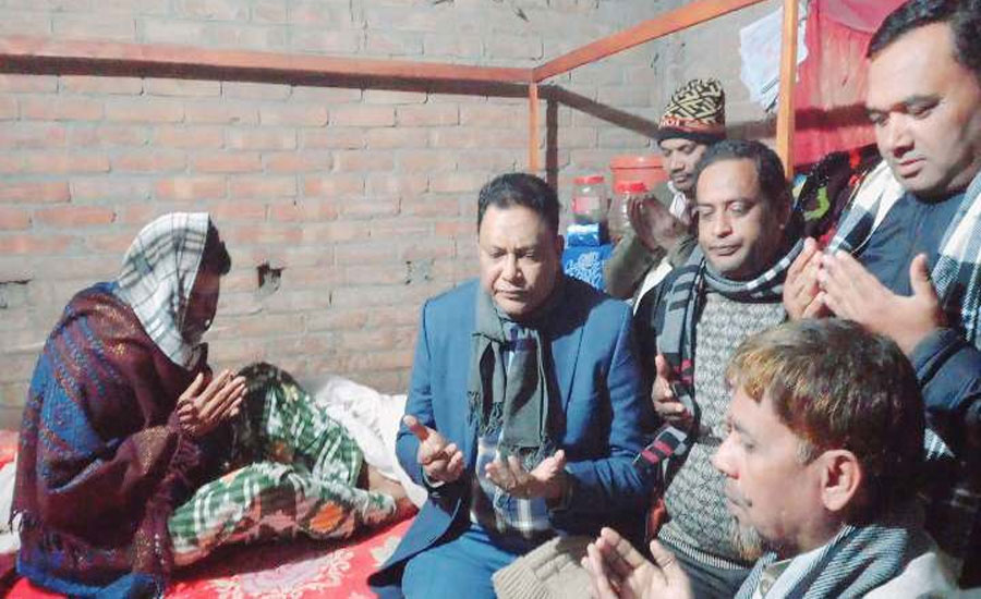 রহনপুর পৌর বিএনপির অসুস্থ সদস্য সুলতান আলীর খবর নিলেন জননেতা এনায়েত করিম তোকি