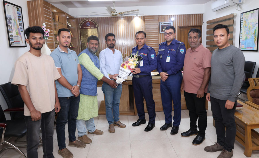 সিএইচটি জার্নালিস্টস অ্যাসোসিয়েশন ফুলেল শুভেচ্ছা জানালো রাঙ্গামাটি পুলিশ সুপারকে