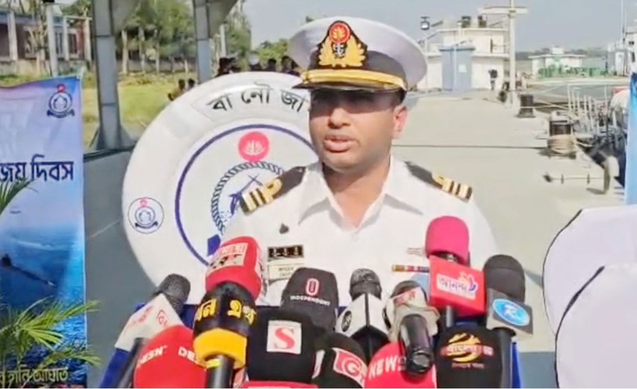 পটুয়াখালী দর্শনার্থীদের জন্য উন্মুক্ত করা হলো নৌবাহিনীর আধুনিক যুদ্ধ জাহাজ