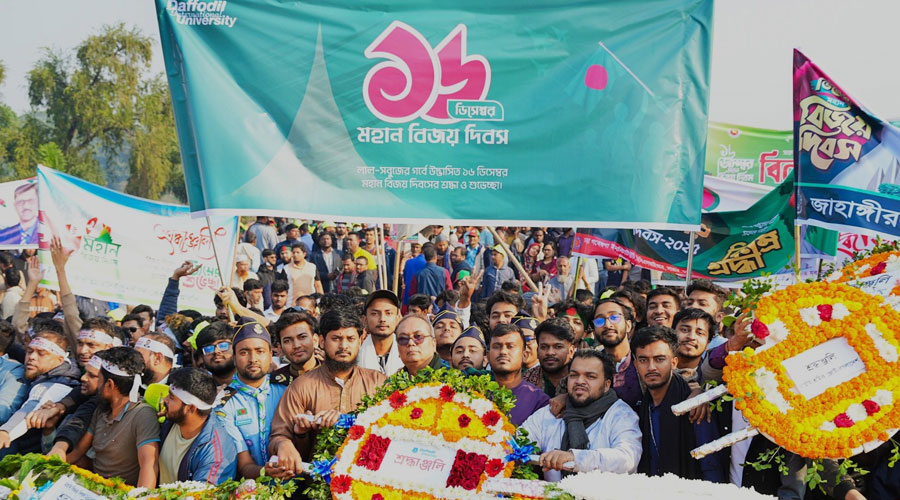 মহান বিজয় দিবসে জাতীয় স্মৃতিসৌধে ড্যাফোডিল ইউনিভার্সিটি’র শ্রদ্ধা নিবেদন