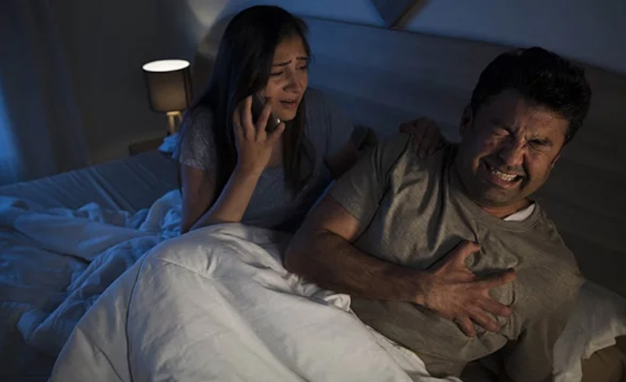 ঘুম ভাঙতেই বুকে ব্যথা? সাবধান হোন