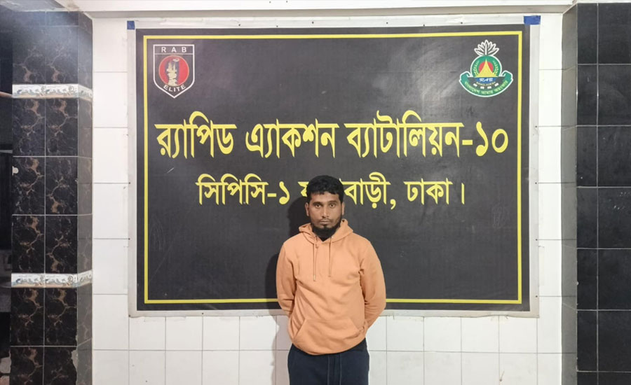 পটুয়াখালীতে সরোয়ার হত্যা মামলায় অভিযুক্ত সবুজ আকন র‌্যাবের হাতে গ্রেফতার