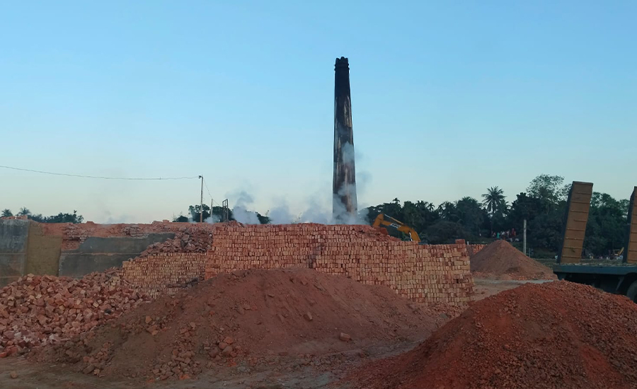 গাজীপুরে অবৈধ ইটভাটার চিমনি, কিলন উচ্ছেদ; বিদ্যুৎ সংযোগ বিচ্ছিন্ন ও কাঁচা ইট ধ্বংস
