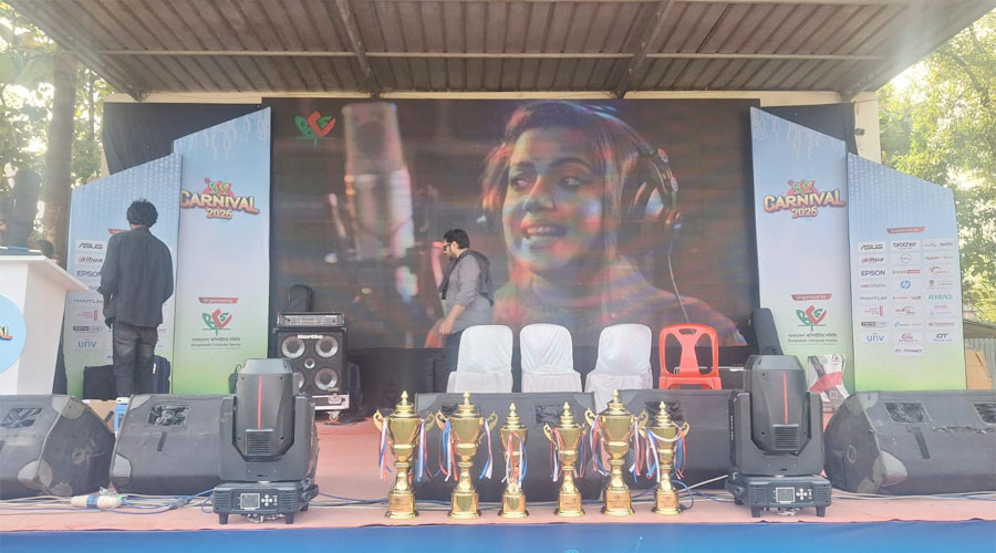 হাদির মৃত্যুতে শোকে স্তব্ধ দেশ: থামেনি বিসিএসের আনন্দ ভ্রমণ