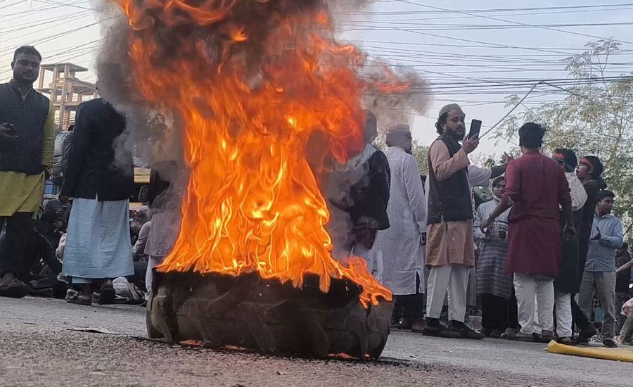 ‎ওসমান হাদির হত্যার প্রতিবাদে কুড়িগ্রামে বিক্ষোভ ও ব্লকেড