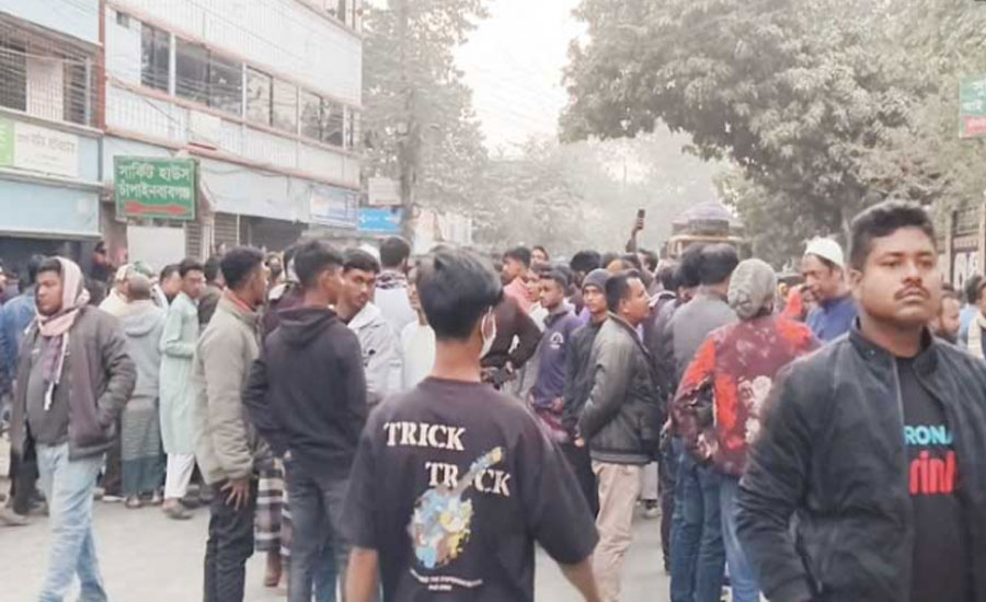 চাঁপাইনবাবগঞ্জে মহাসড়কে ছিটকে পড়ে দুই তরুনের মৃত্যু 