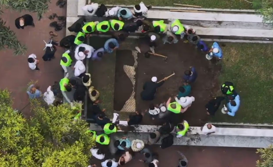 কবি নজরুলের সমাধি চত্বরে শহীদ হা‌দির দাফন সম্পন্ন