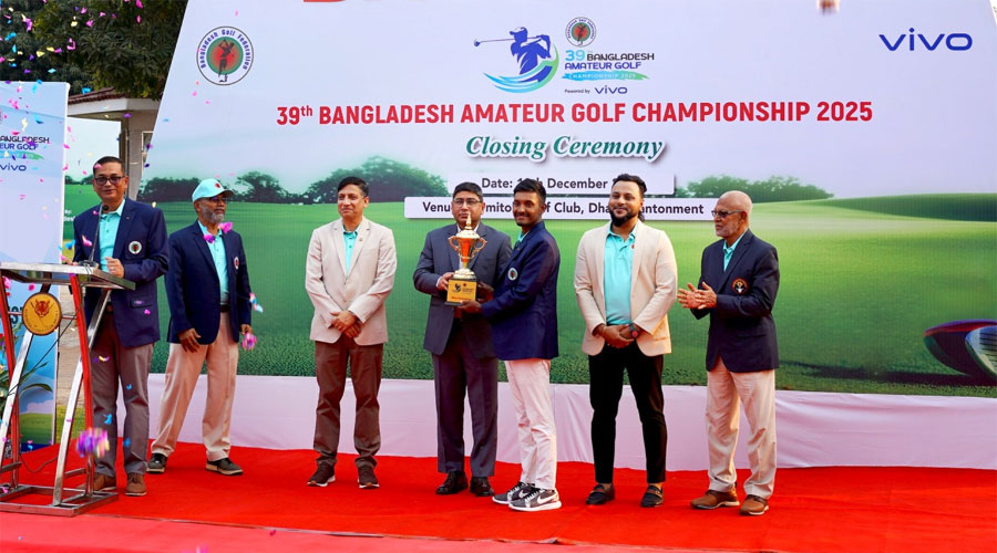 অ্যামেচার গলফে বিজয়ীর জন্য ভিভো’র উপহার