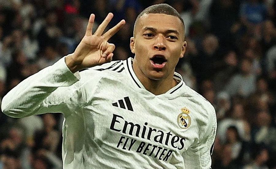 রোনালদোর রেকর্ড ছুঁয়ে বছরের শেষ ম্যাচে আলো ছড়ালেন এমবাপে