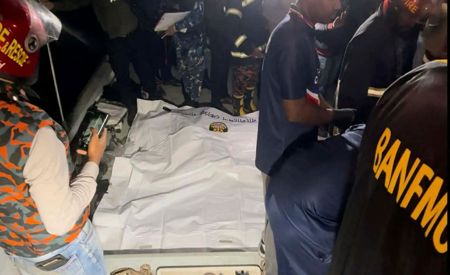 ফেরি থেকে ট্রাকসহ ৫ যানবাহন নদীতে, ৩ জনের লাশ উদ্ধার